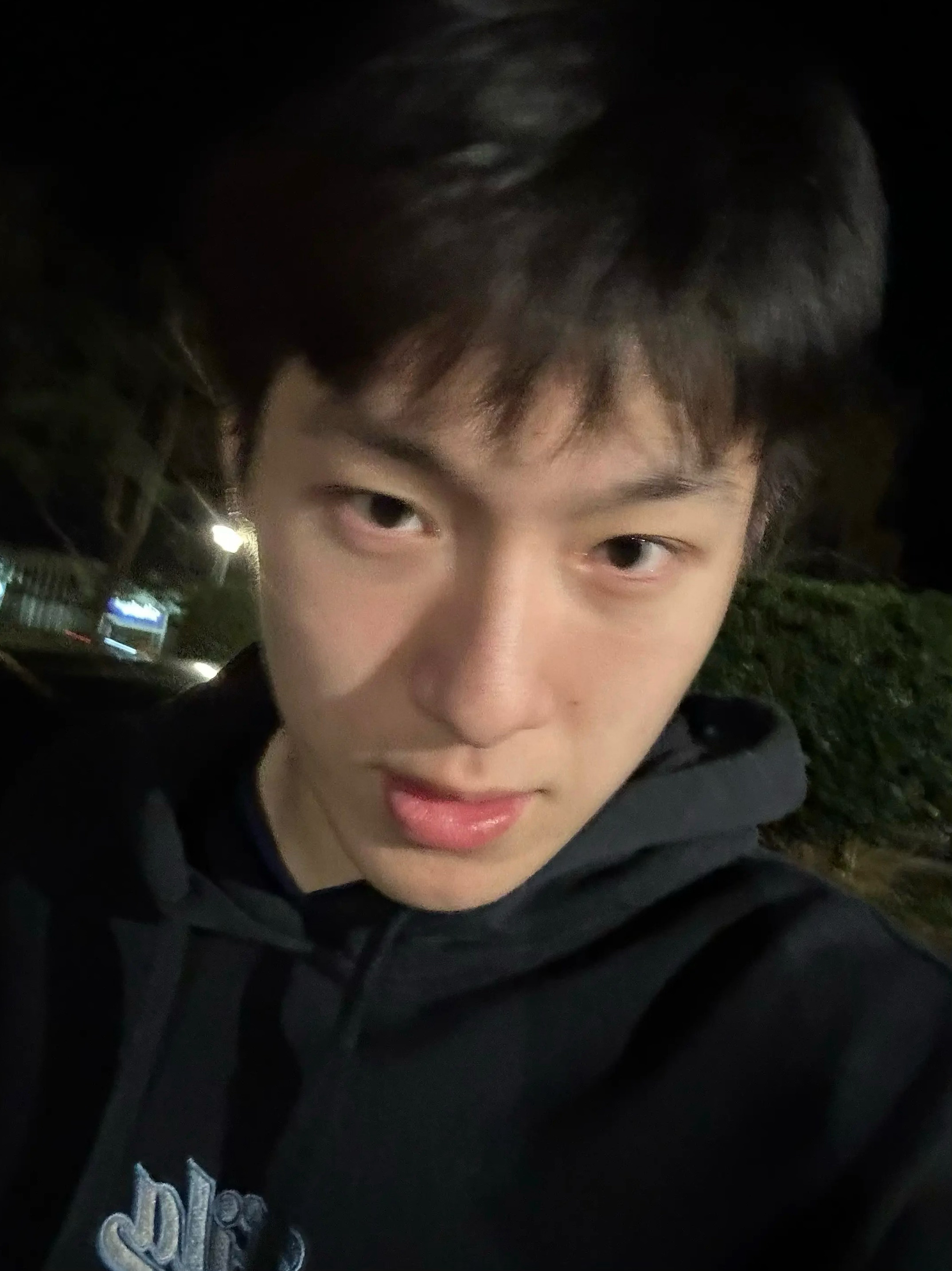 温瑞博：开启新的一年 感恩有你们，一直在路上😄孙杨🐑：生日快乐大温温[抱抱你