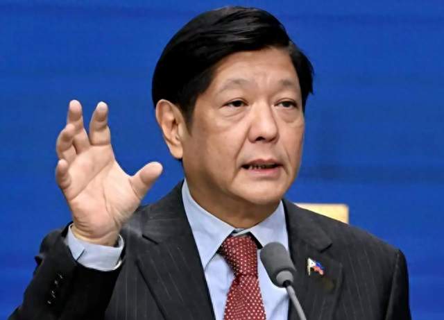马科斯来华参会前，菲防长不许中方拖走破船，辽宁舰现身菲家门口