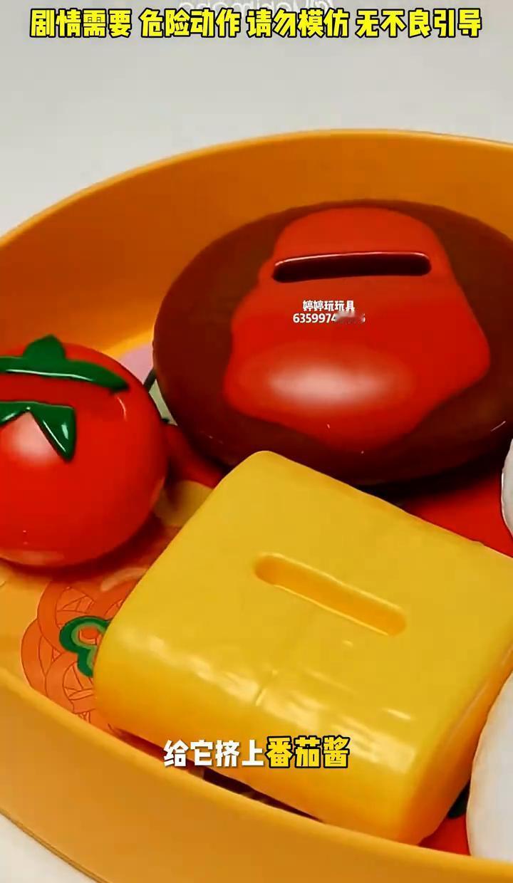 看到婷婷这顿“爱心便当”的操作，我是真没忍住笑出声，尤其是看到第二层的时候——好