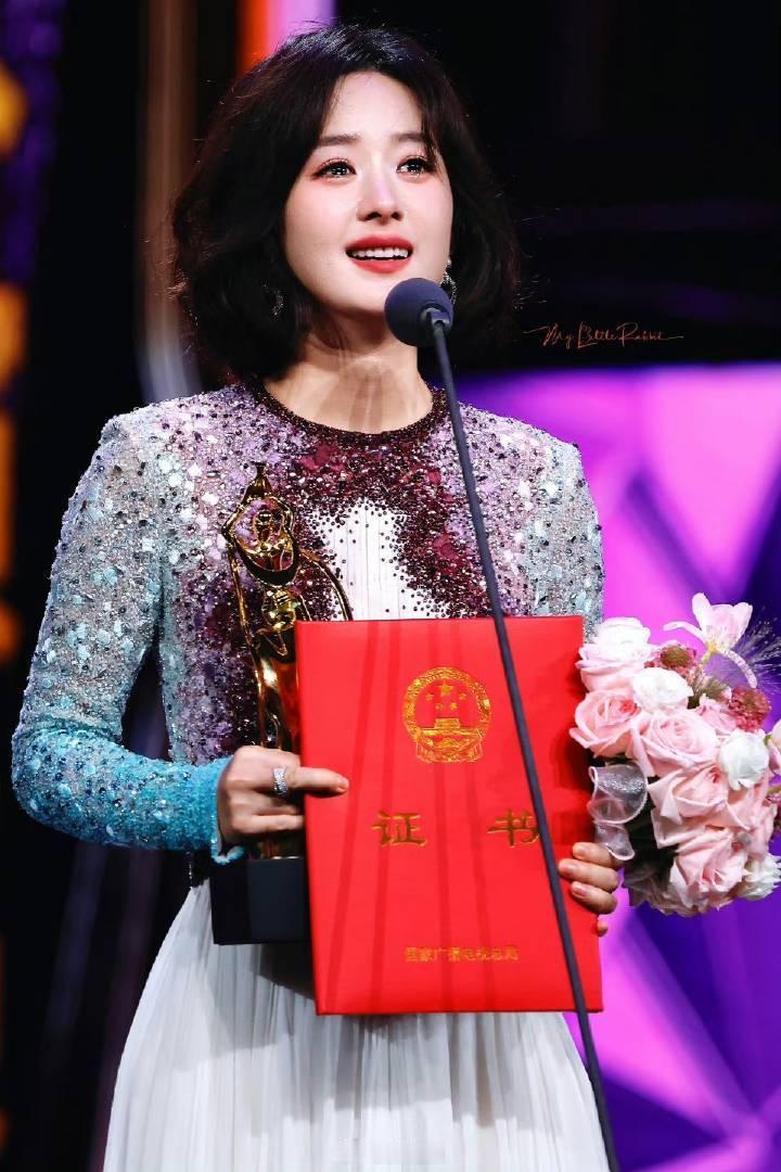 赵丽颖赵丽颖乔妍赵丽颖 电影乔妍的心事“少年跌入深渊，靠着看不见的星火而前行” 