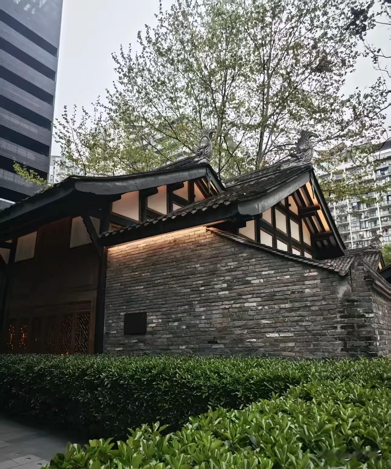 历史百科之（1114）笔帖式：
官名，清代各衙署中的低级官员，满语原称笔帖赫氏，
