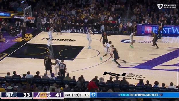 不会跑战术？雷迪克说的谁？是詹姆斯？还是东契奇？反正，克内克特是其中一个！雷迪克