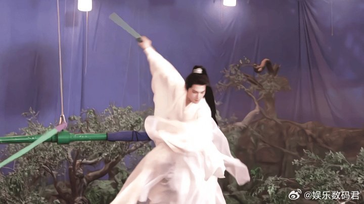 杨洋打戏  绝对就已经感觉到了杨洋打戏。看到了这一次的打戏的动作的时候，真的还是
