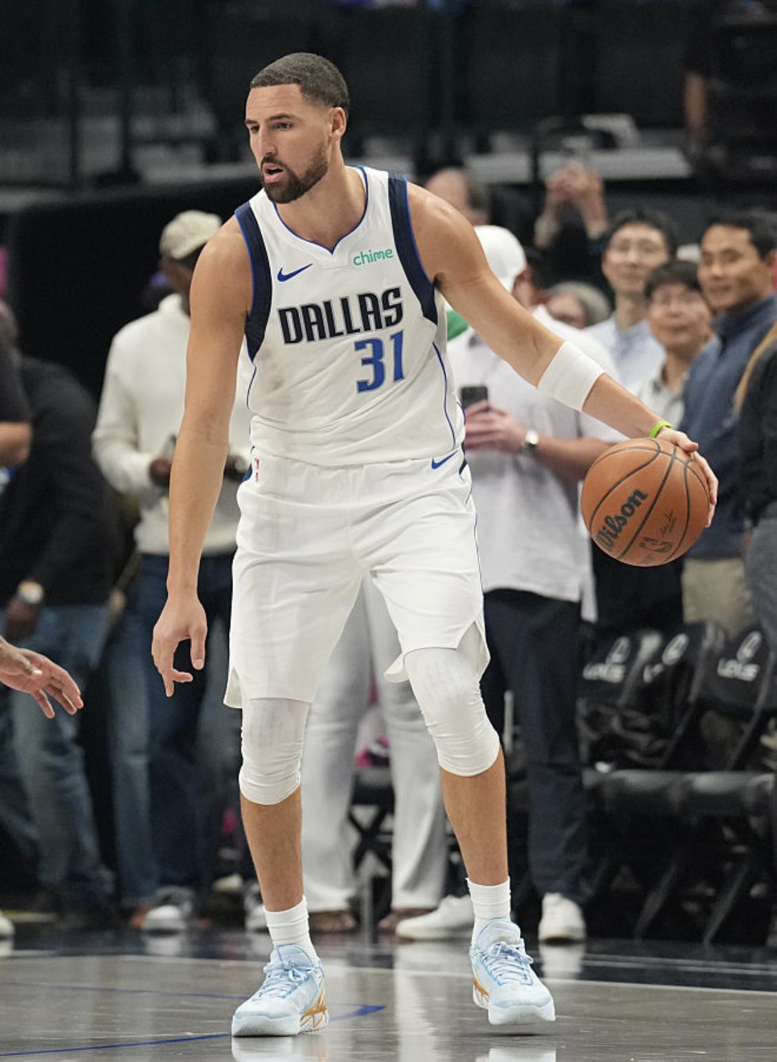 克莱·汤普森开赛打出了职业生涯最差表现，场均仅 8.4 分，三分球命中率仅 29