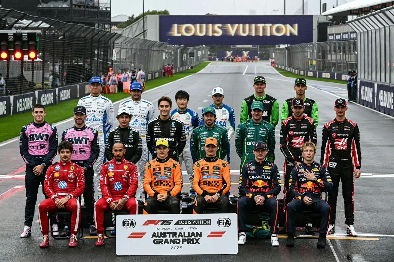 围场内外随处可见的“LOUIS VUITTON”原来就是LV的logo啊。
据说