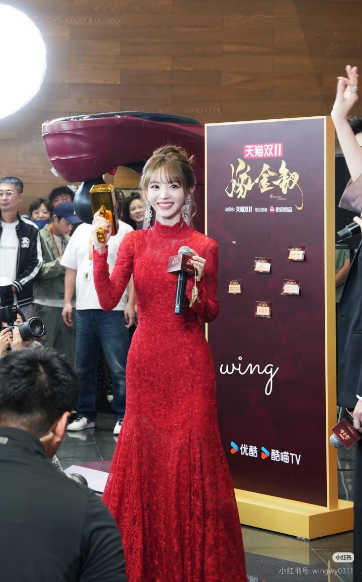 田曦薇穿红裙剧宣是为了弥补剧中遗憾田曦薇穿婚纱剧宣的原因 呜呜这下真的弥补了魏娆