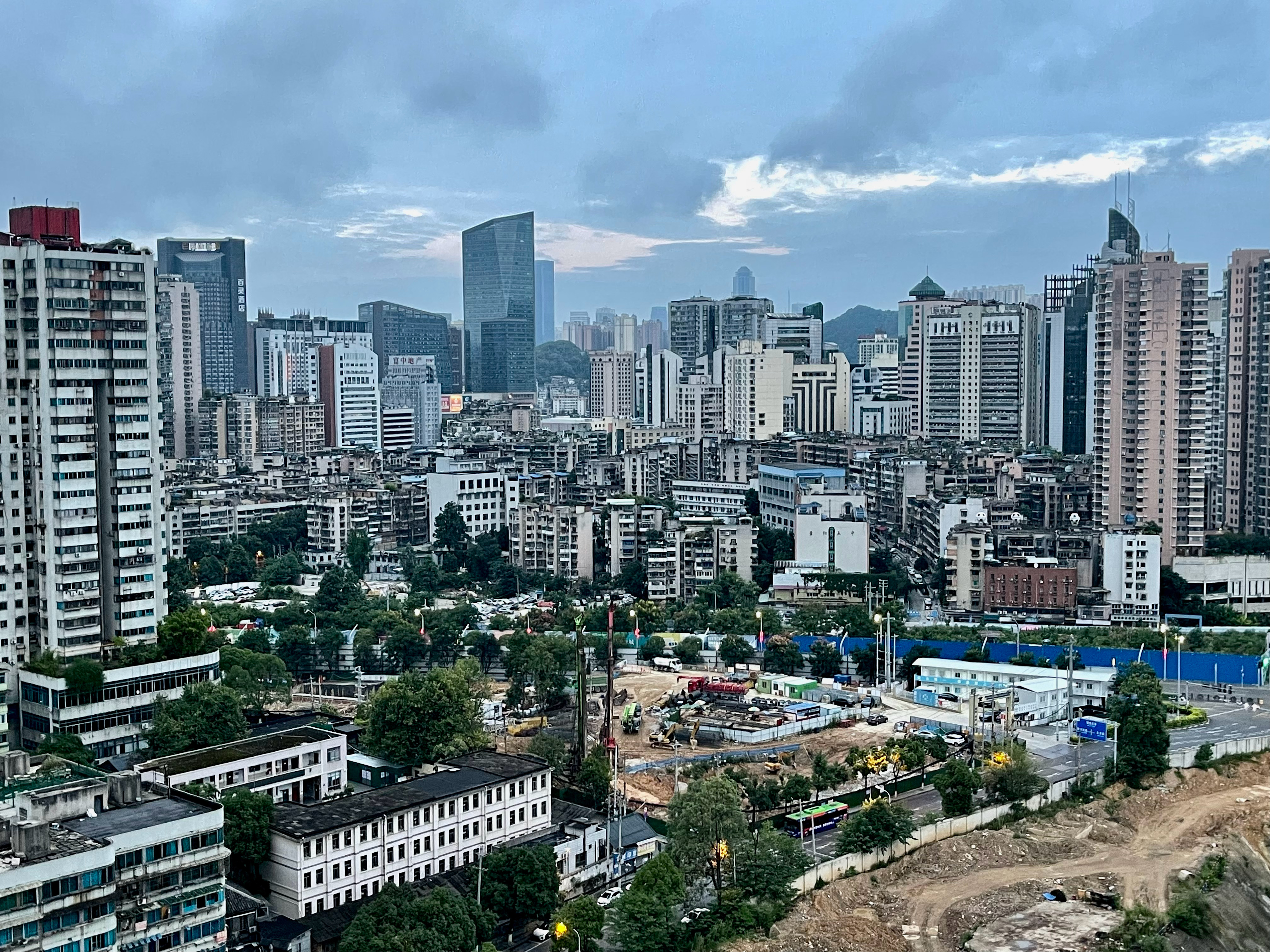 现在觉得六点半出门上班已经不算什么难事了