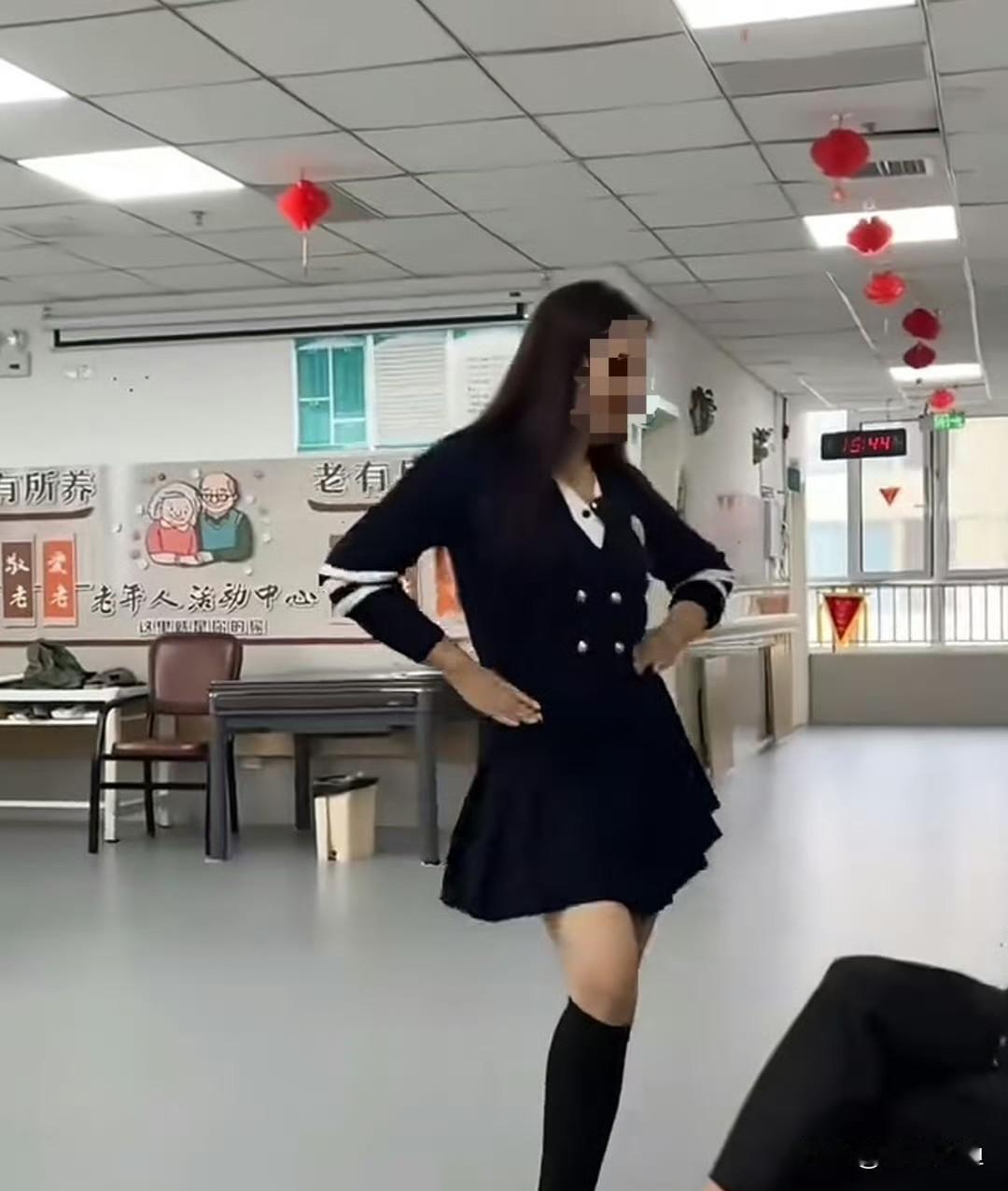 养老院院长亲自跳热舞？网友吵翻了！ 最近（9月25日），河南安阳一女院长在自家养