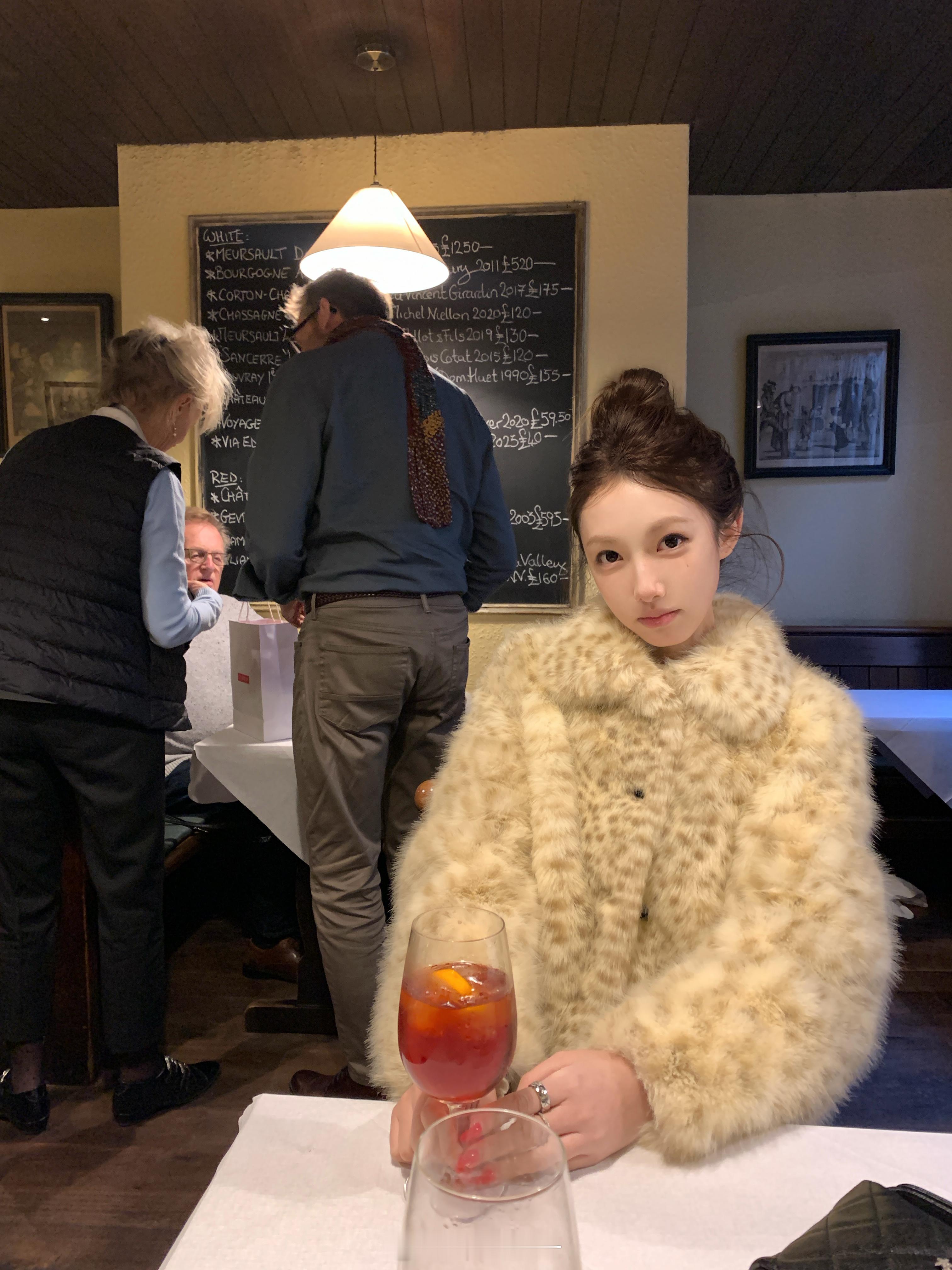 板栗可可Bankelili11/10/20:00好喜欢这种毛茸茸的质感我给这件衣