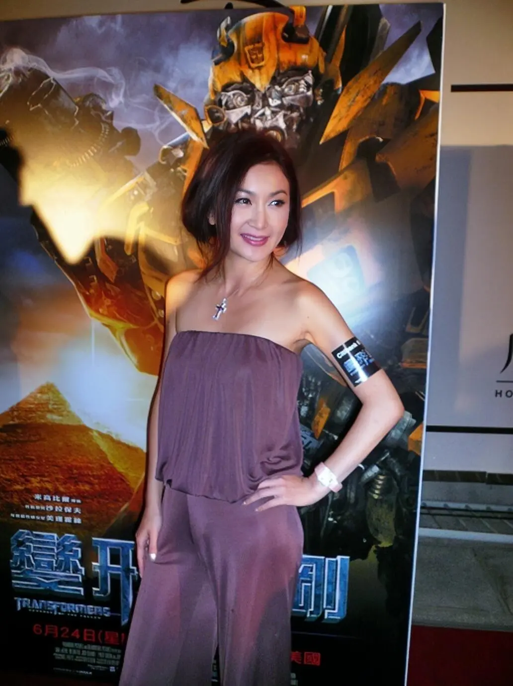 温碧霞千禧年时期参加电影首映礼 好靓