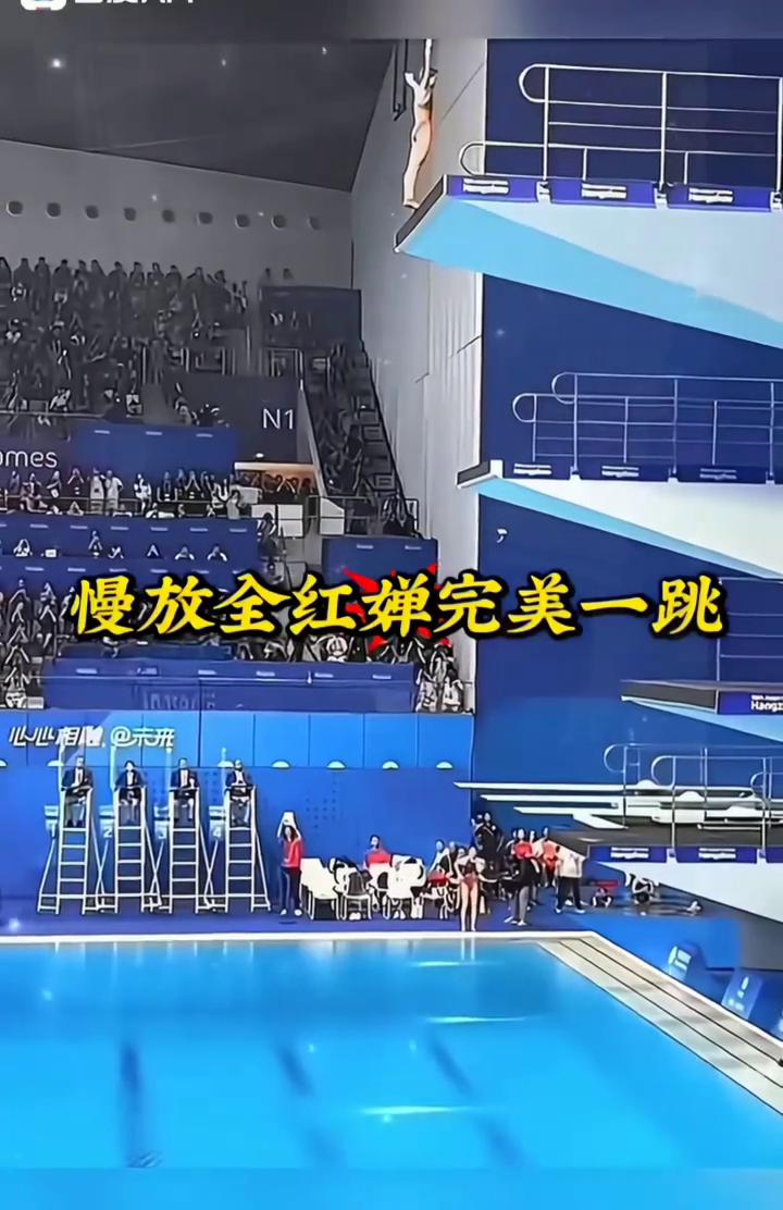 慢放全红蝉完美一跳。
全红蝉，中国四零七c。