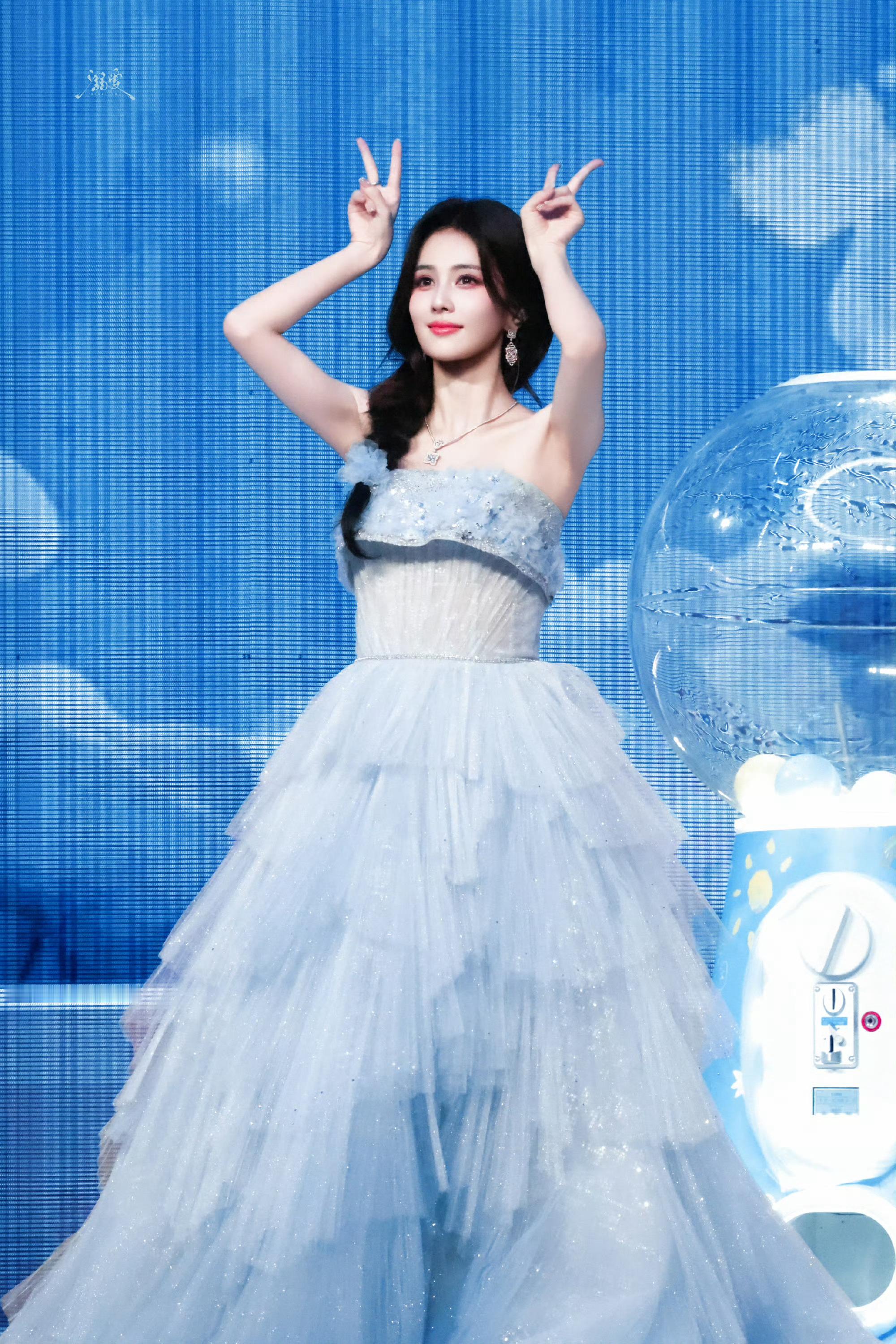 白鹿 白鹿 白鹿叶璃 我来人间贩卖蓝天，只为收集美好🥰