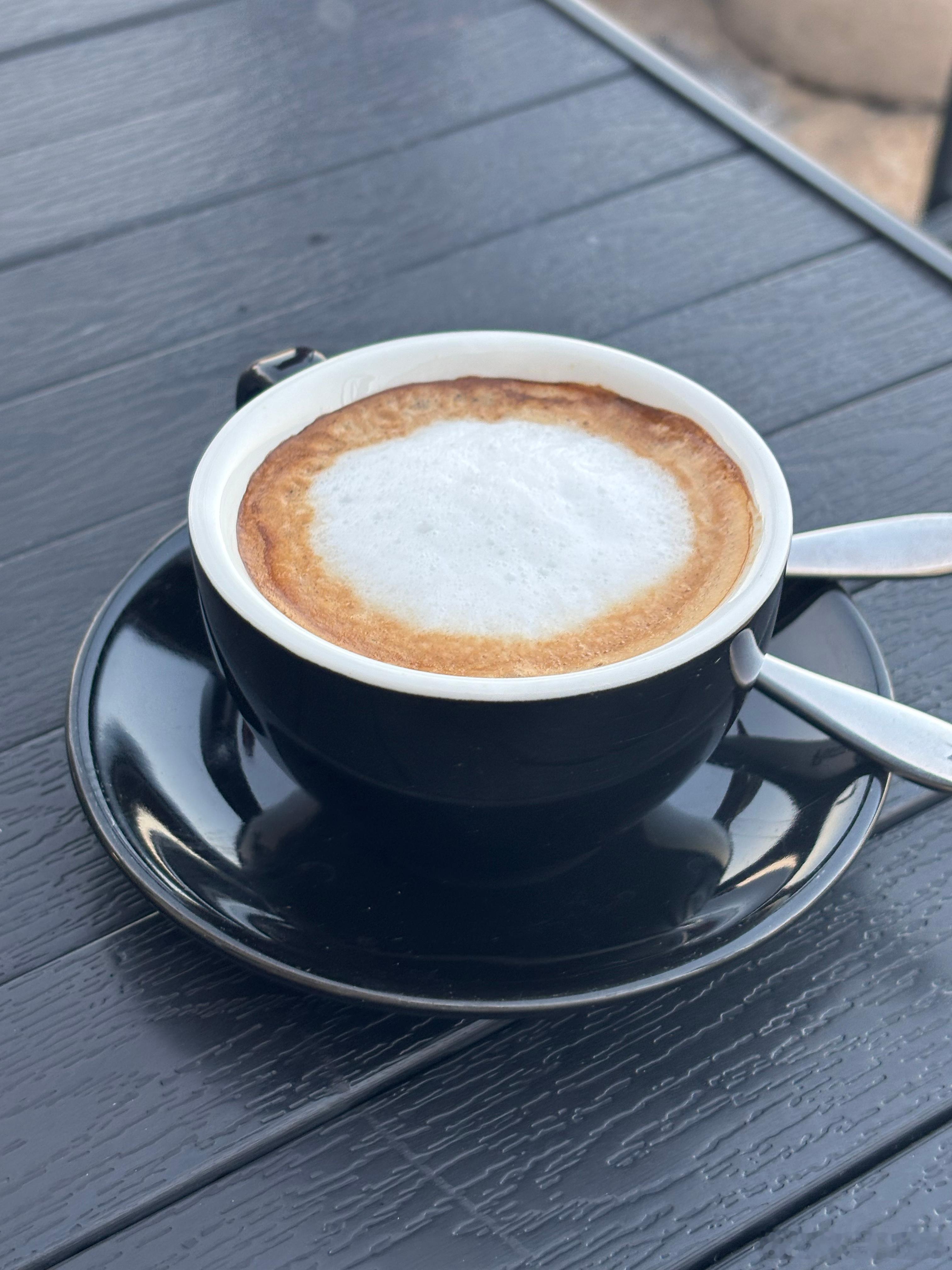 瑞幸把咖啡健康卷明白了对年轻人而言，咖啡早已超越“提神工具”的范畴，成为一种兼顾