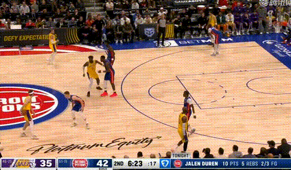 湖人落后5分，进入暂停！湖人vs活塞