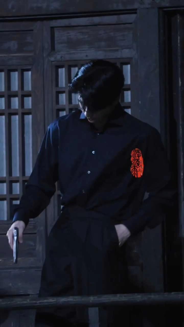 啊啊啊啊，看我封面！！！大片中拯救全世界的漫画男主... ​​​