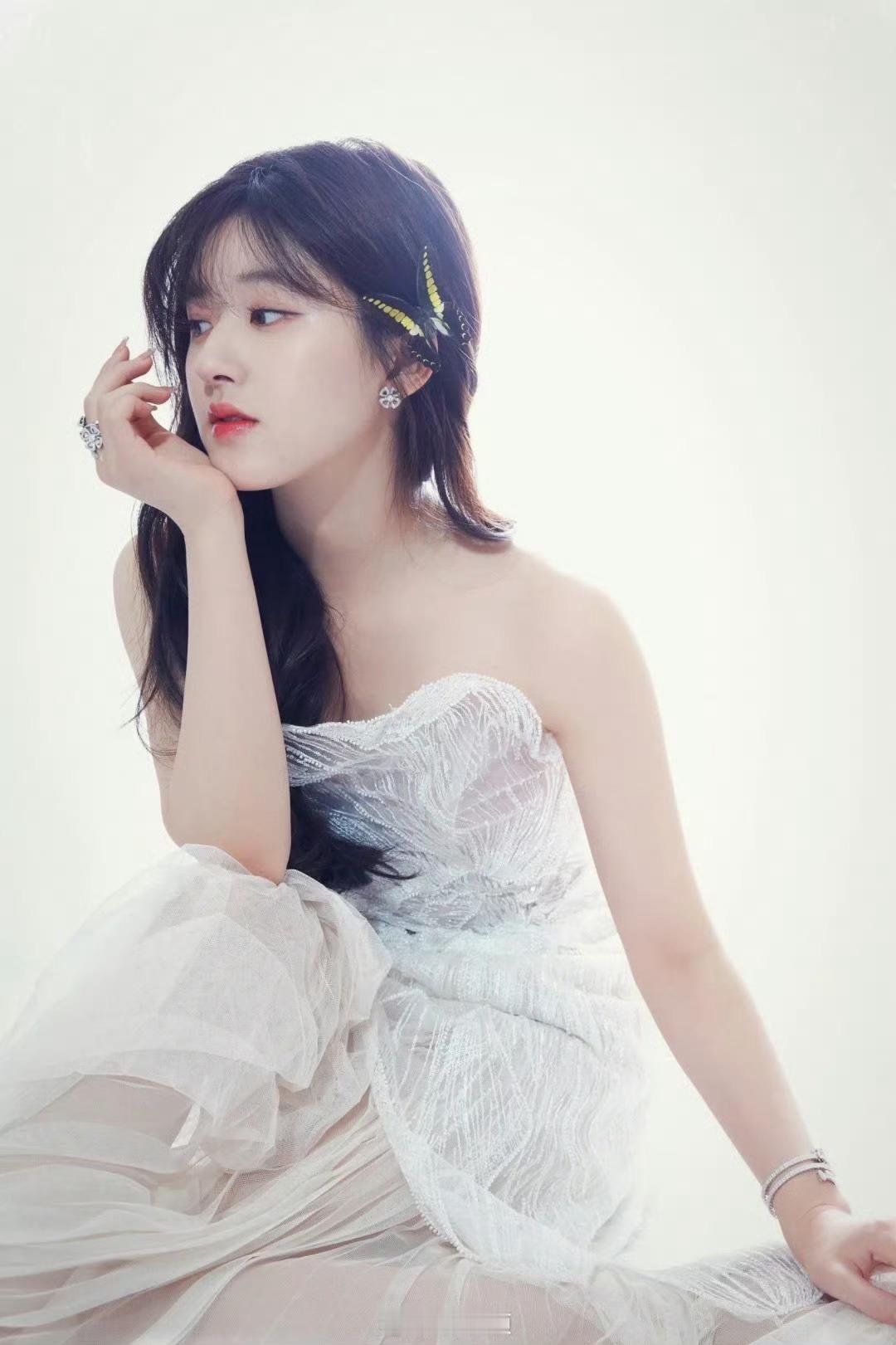 赵露思蝴蝶隐喻，美颜暴击。又被你精致的容颜狙击啦[太开心]图源水印｜#赵露思蝴蝶