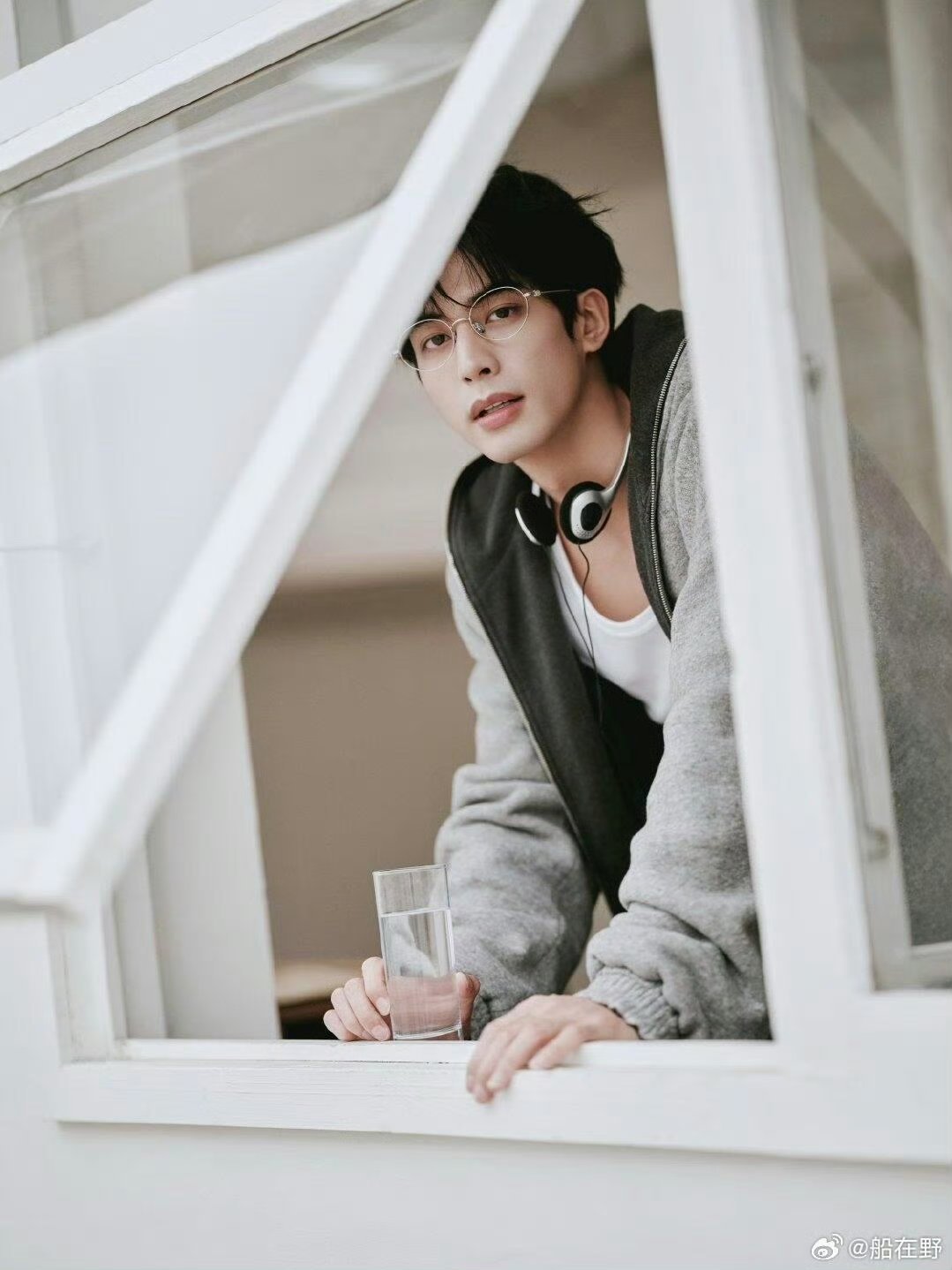 宋威龙也太帅了，本人知道自己入镜了吗？好巧宋威龙误入直播间 