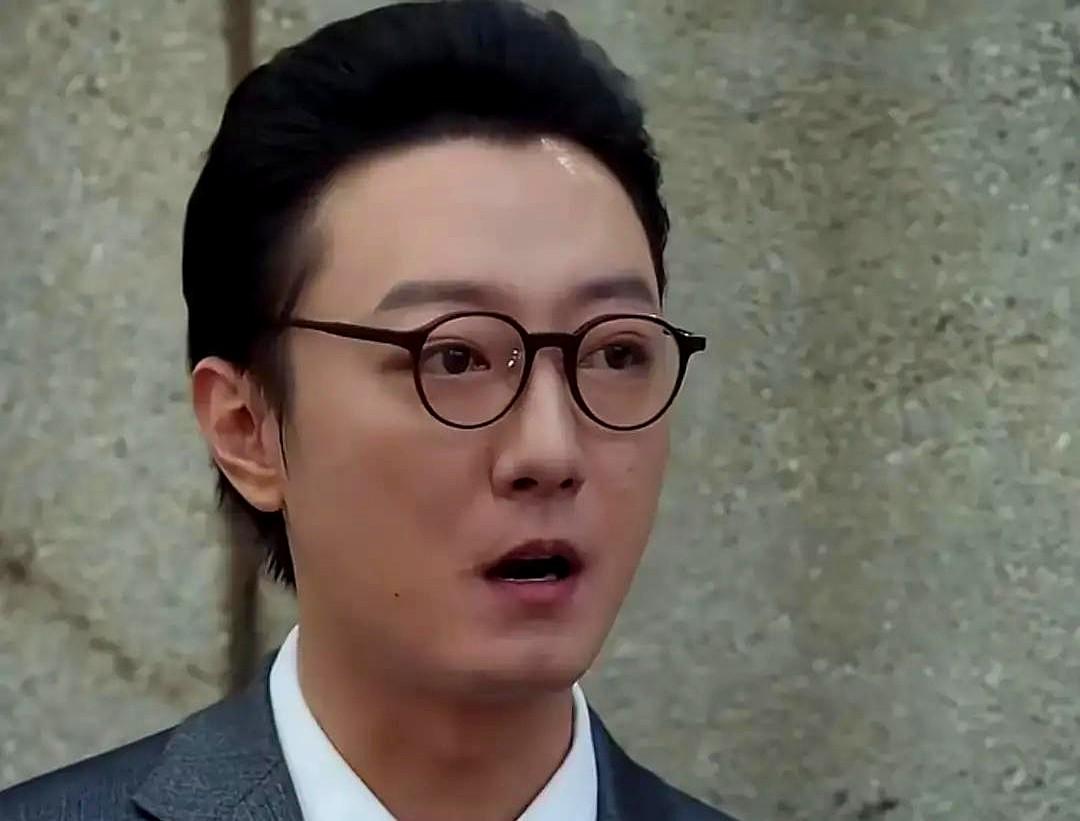 全搞错了，压根就不是一部剧！

网上疯传的“厂长老师小秘书”狗血剧情，说佟丽娅演