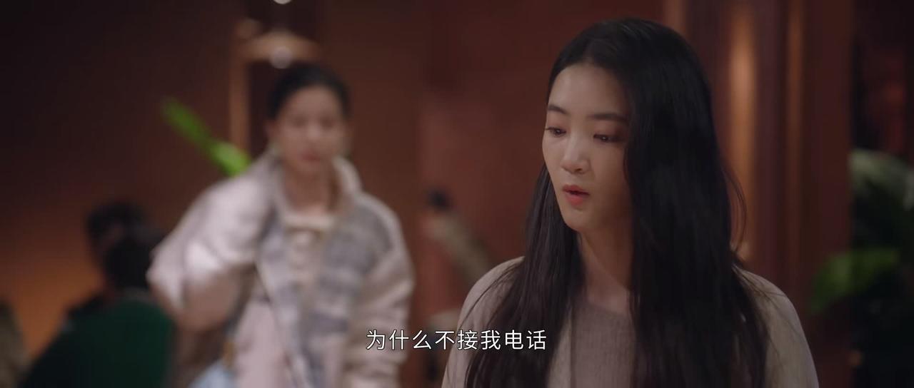 偷偷藏不住第11集，段嘉许与桑稚吃饭的时候，一个女人怒气冲冲地走过来质问段嘉许：