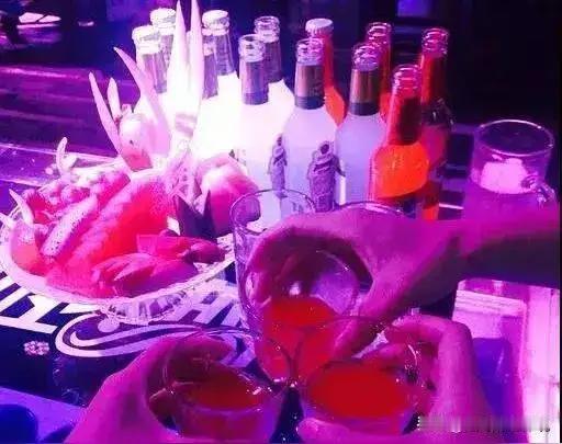 人生如行走在一条漫长而曲折的修行路上，健康则是我们最宝贵的财富。上海一男子的故事