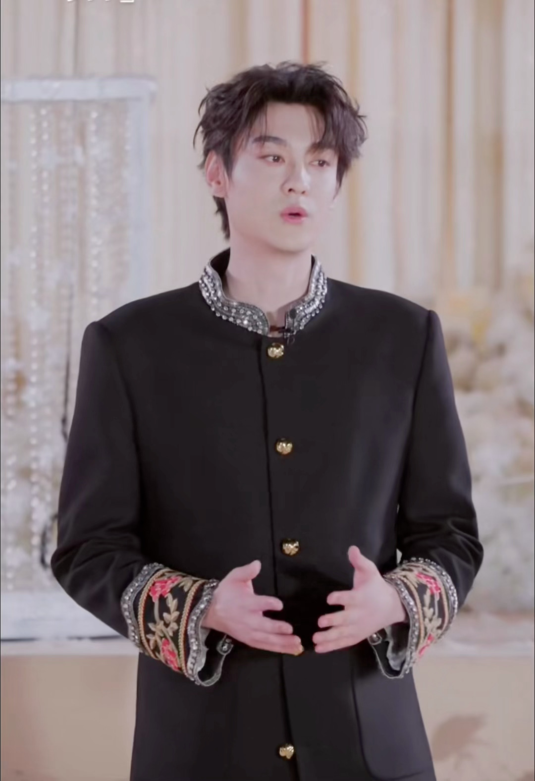 田栩宁：我想送给在场和屏幕前的大家一句话吧，我们都不要害怕生活中的起起落落，我们