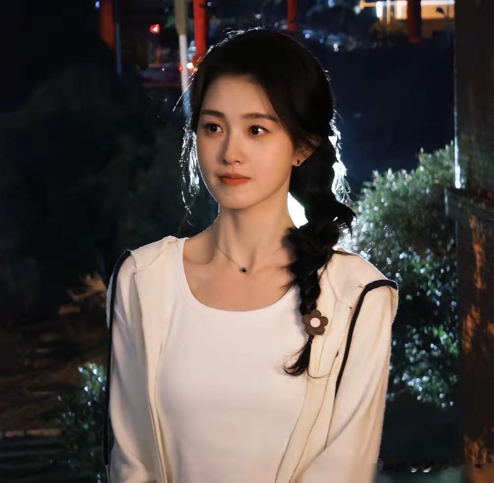 自从看了她和刘萧旭主演的《盛夏芬德拉》之后，不仅记住了她俩，而且，还成了她俩的粉