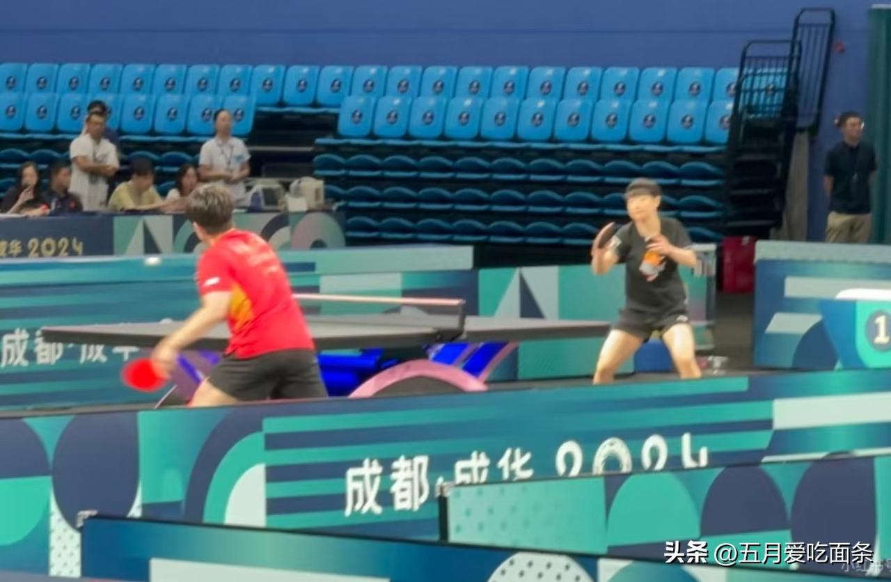 国乒明天要转战成都，
这是冬训延期到春训。
梁靖崑、孙颖莎、王曼昱、王楚钦、林诗