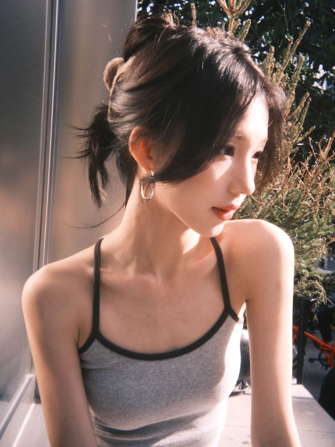 坐在对面的迷人姐姐