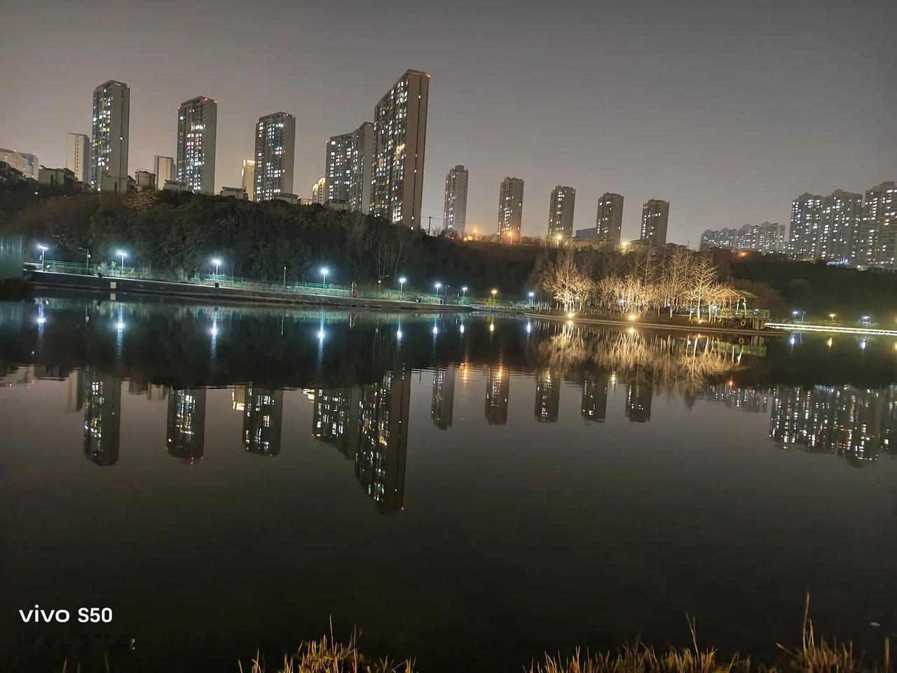 有时候你会发现，人远比自己想象的要坚强，特别是当你回头看的时候，你会发现自己走了