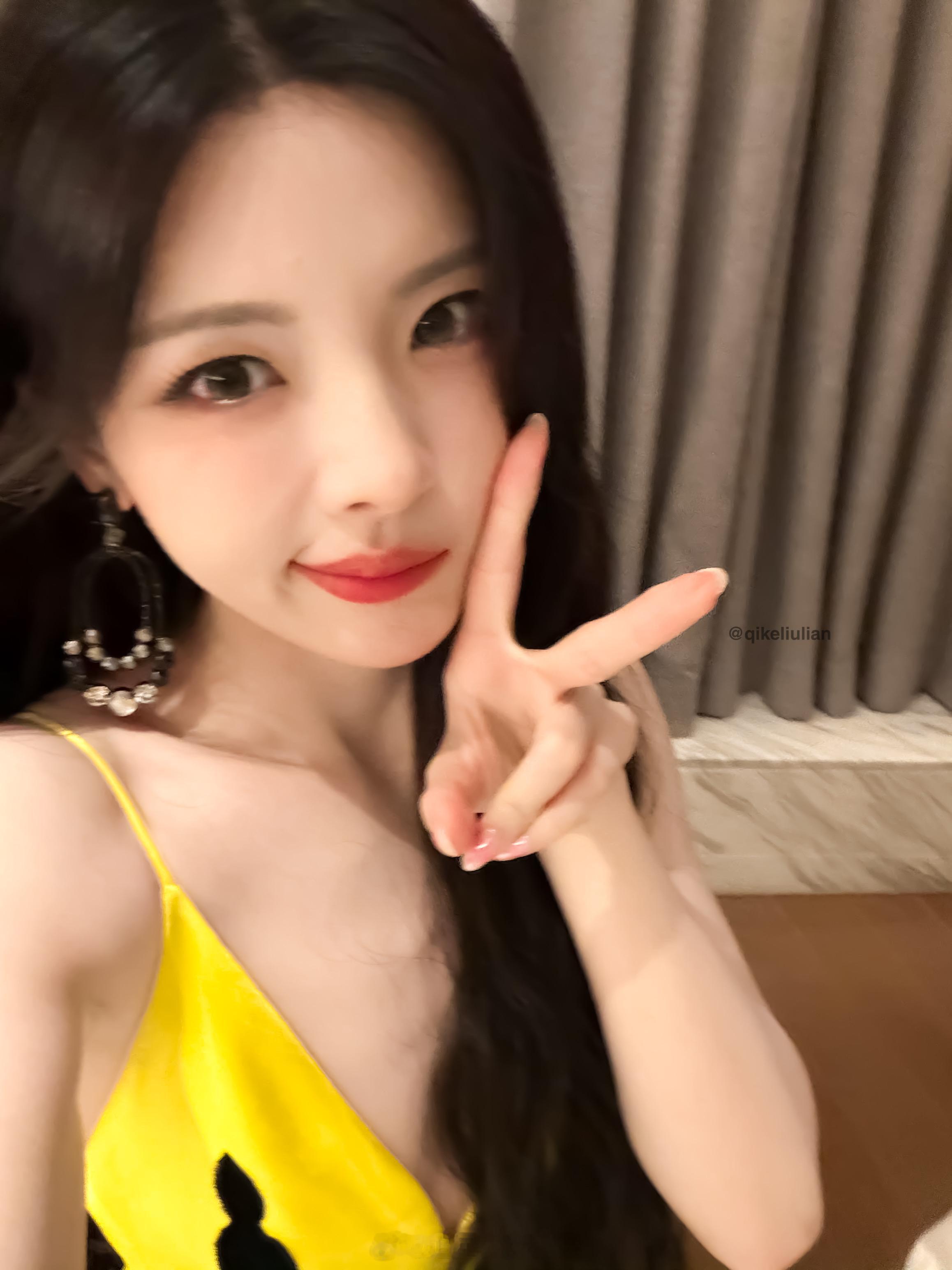 杨超越这套简直绝美[送花花] ​​​