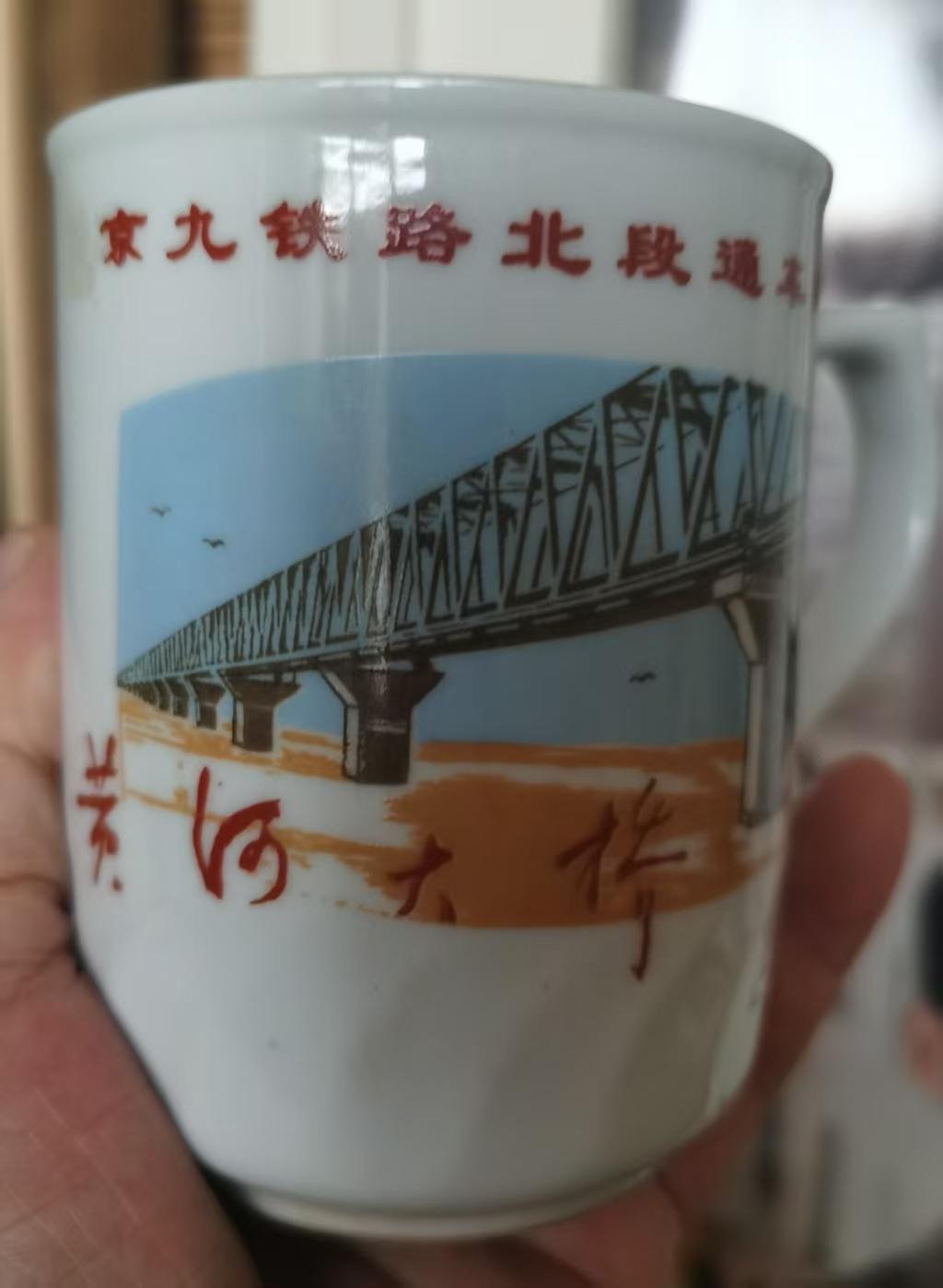 “我之所以写徐霞客，是想告诉你：所谓百年功名、千秋霸业、万古流芳，与一件事情相比