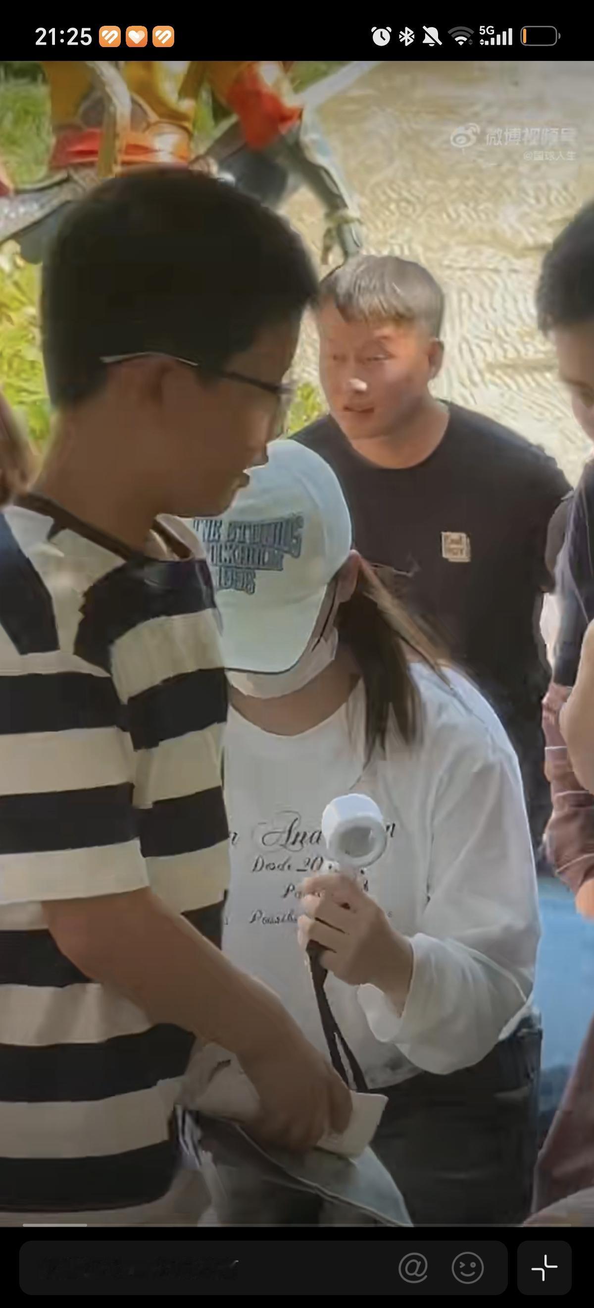 8月2日全红婵杭州参加活动，还爬山坐船的玩了起来。看着全红婵玩的还挺开心，虽然有