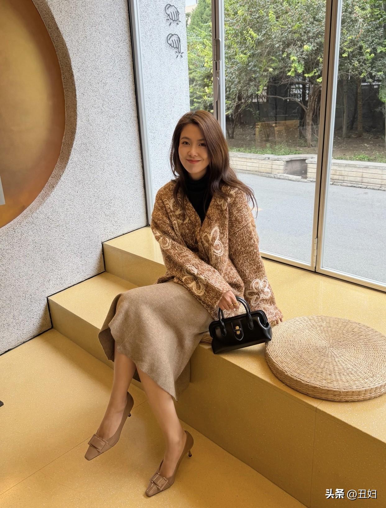 稳重的女人美吗福厚的女人很多也很稳重，她们说话留三分软，给人温和的感觉。不像那些