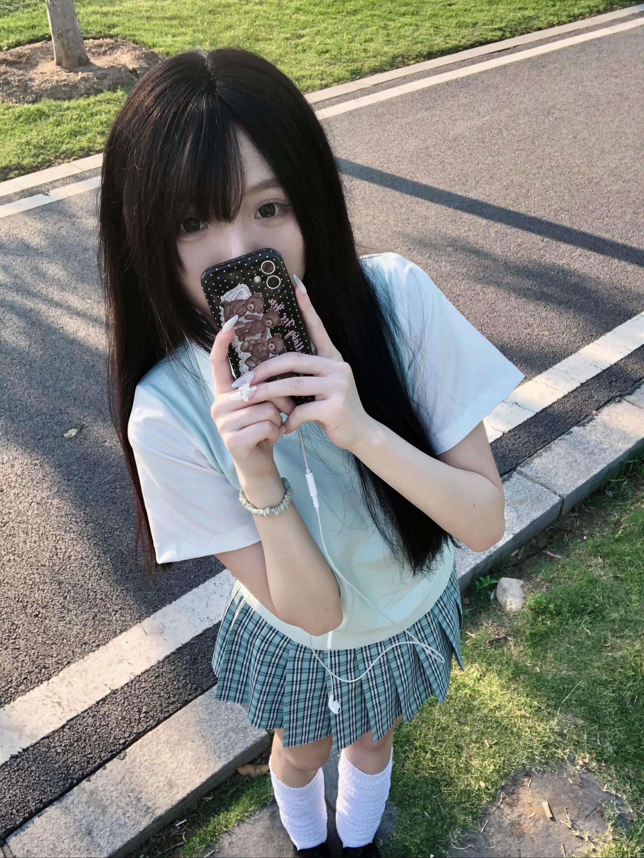 喜欢你才装可爱的呀 不然你以为卖萌很轻松吗՞⩌⌯⩌՞