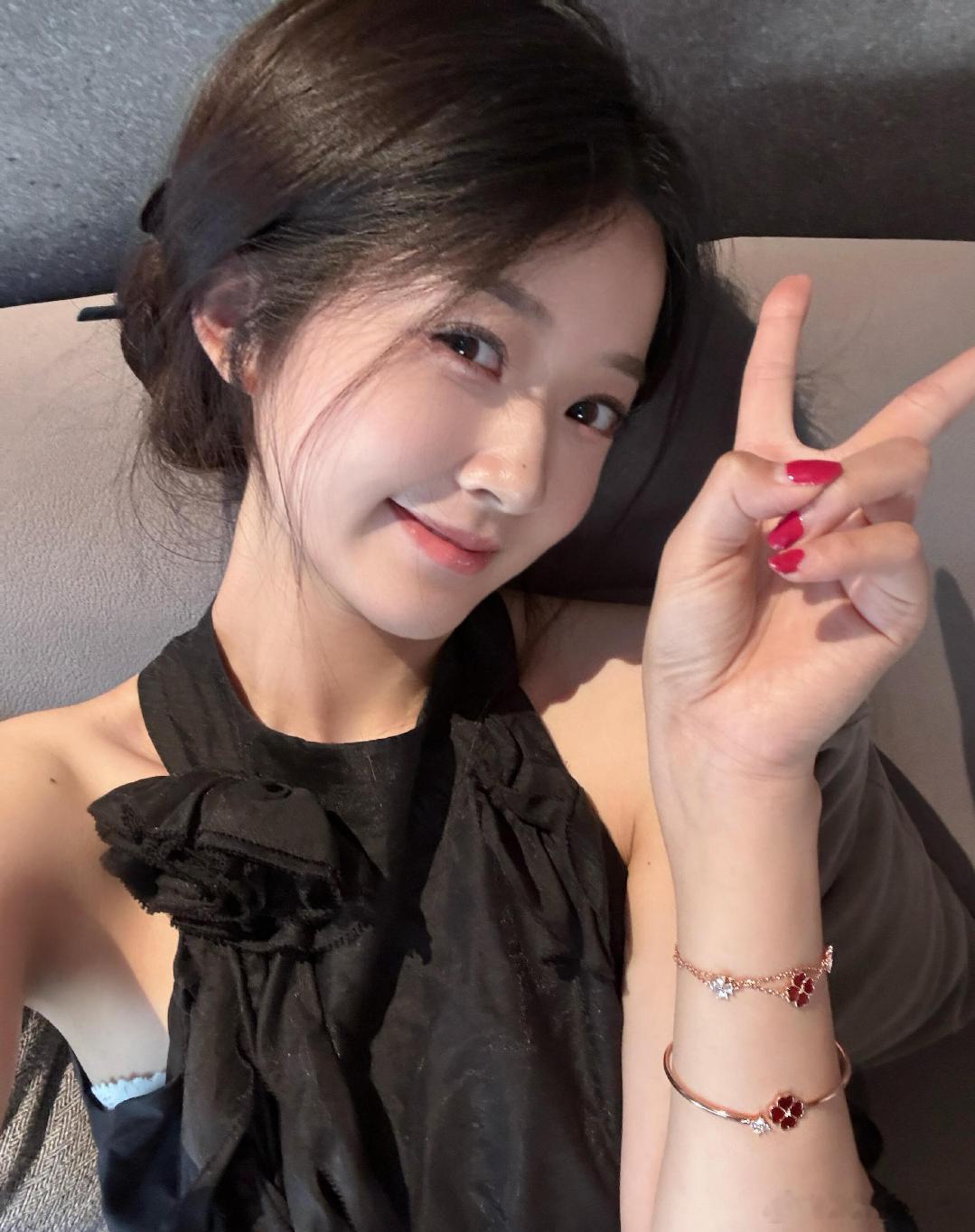 洋洋高锐*还爱·吗◎谁……说的莲……出污泥而不染◎而……她呢一时我无话可说◎在…