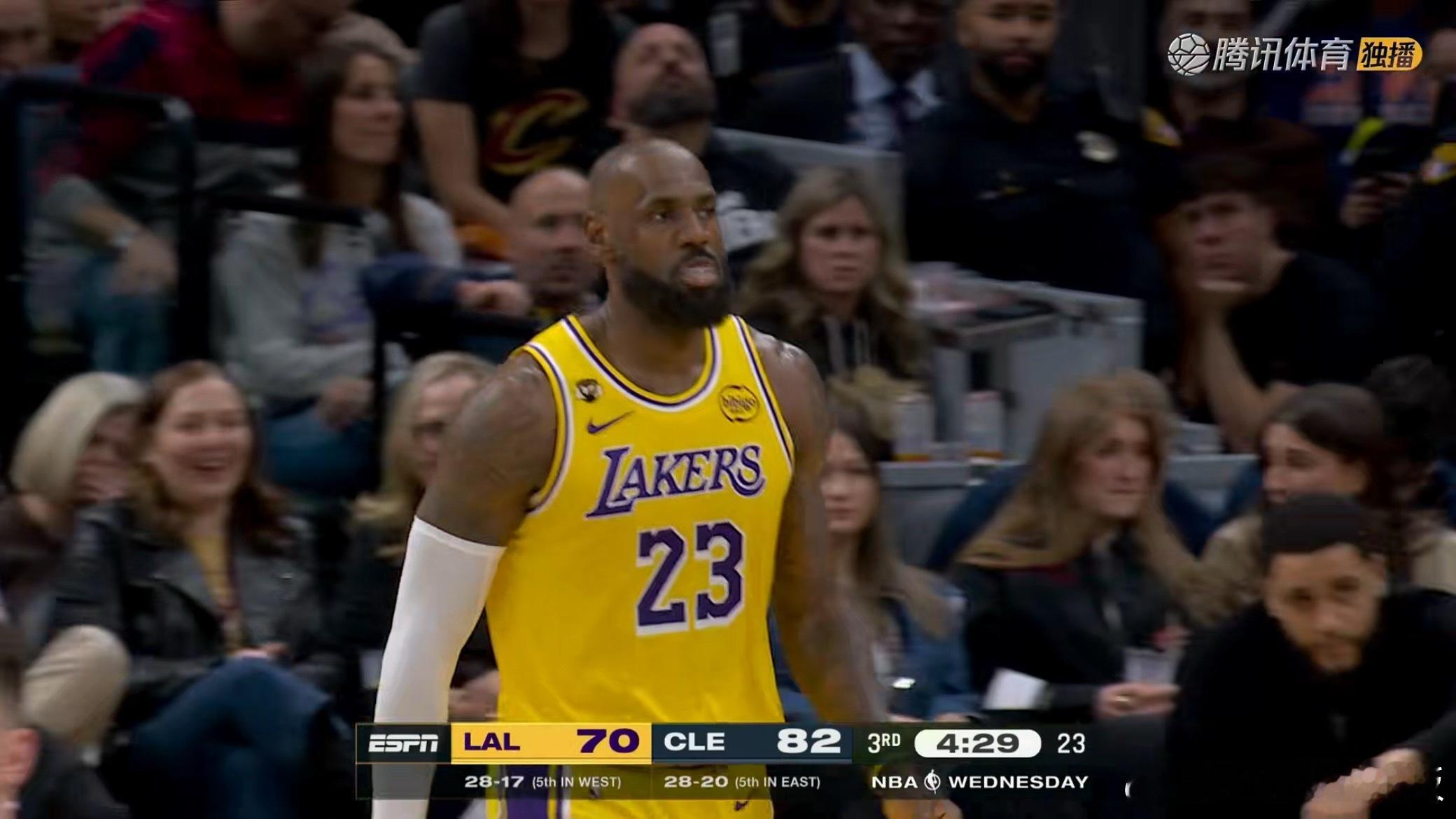 追到12分，骑士迅速喊出暂停湖人vs骑士