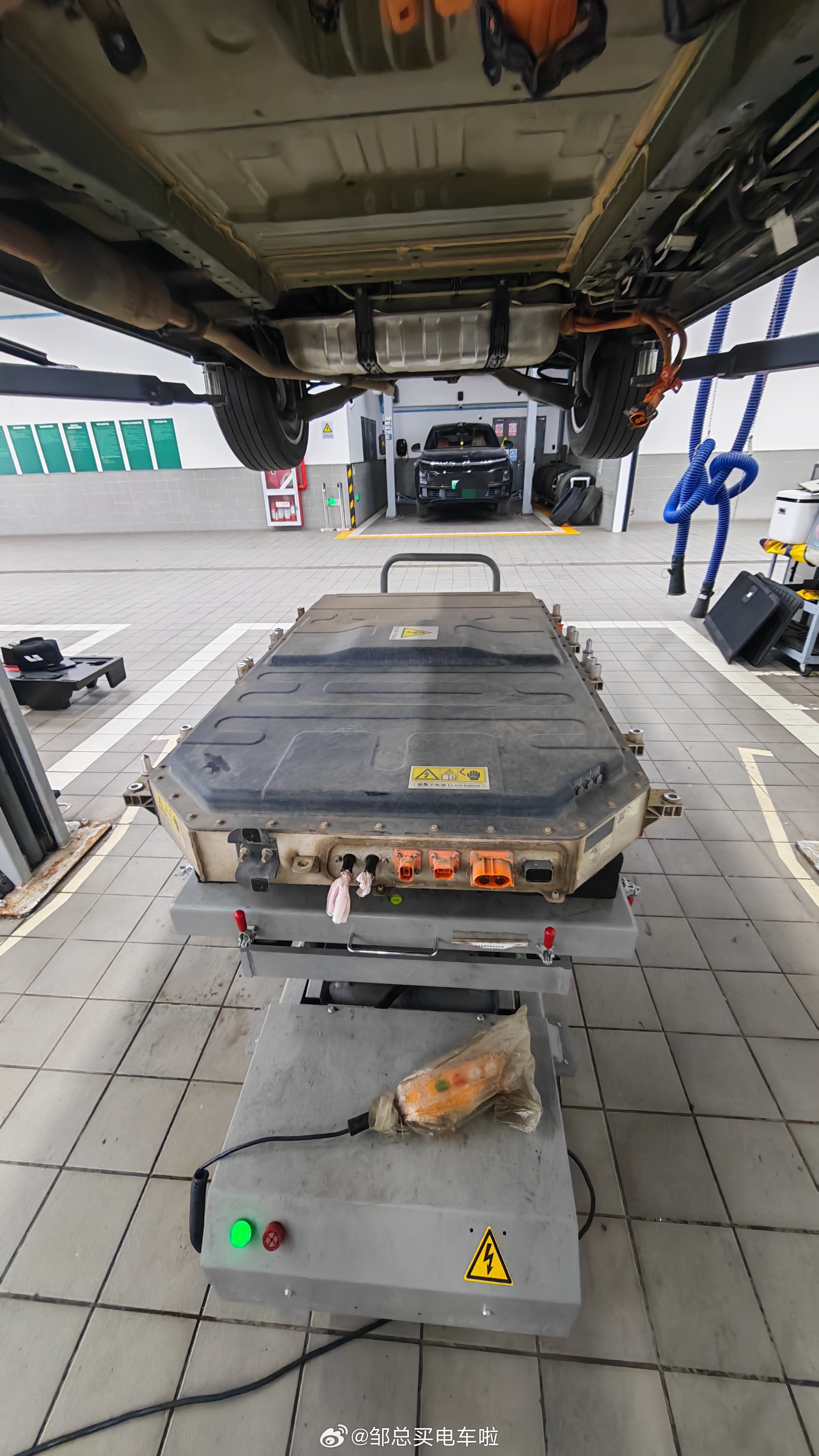 很多人认为蔚来李斌讲“车电不同寿”的观点，就是在“危言耸听”，感觉离我们很远，遥