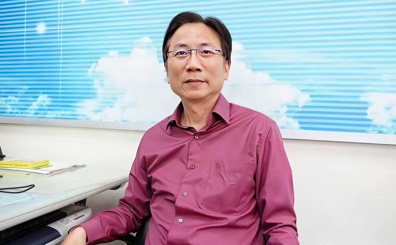 国民党网红议员詹江村今（15日）凌晨发文呛声绿媒“民视”，直言反问：“我不反共违