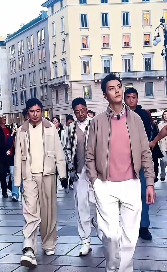 陈伟霆被沈腾一句话噎住，全场笑到失控​机场镜头里，陈伟霆被问怕不怕沈腾的“网速对