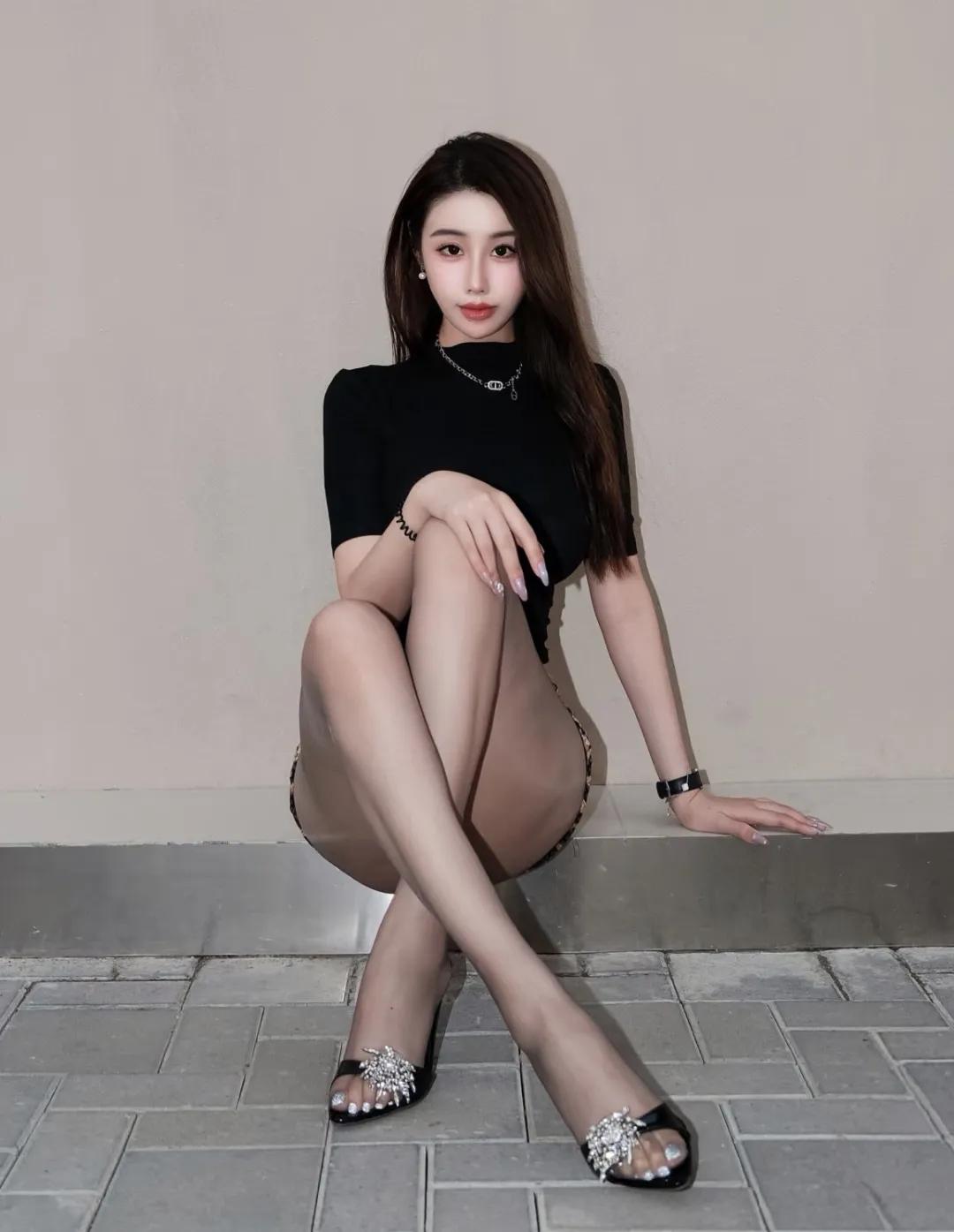 如何能把大毛衣穿出时尚感呢? 穿什么颜色的衣服显瘦