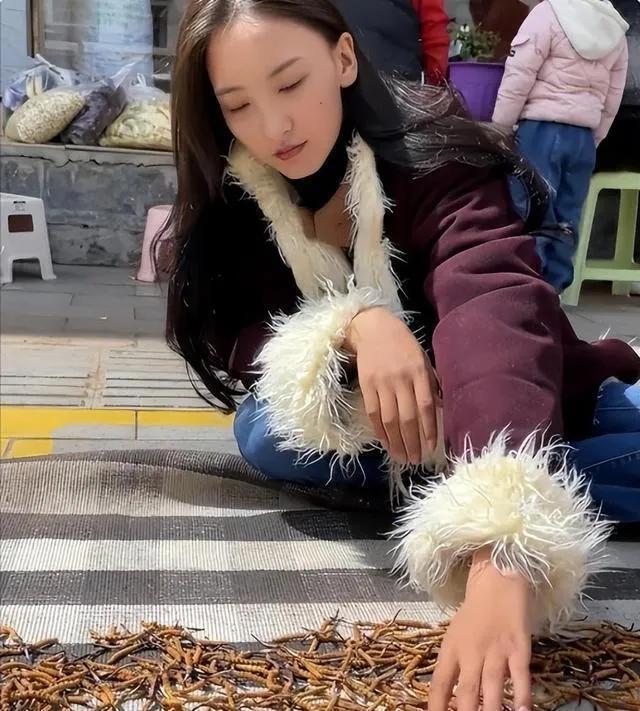 像这样的老婆给我我还真不敢要，
藏族首富丁珠20岁刚出头就坐拥百亿。
听说陪嫁就