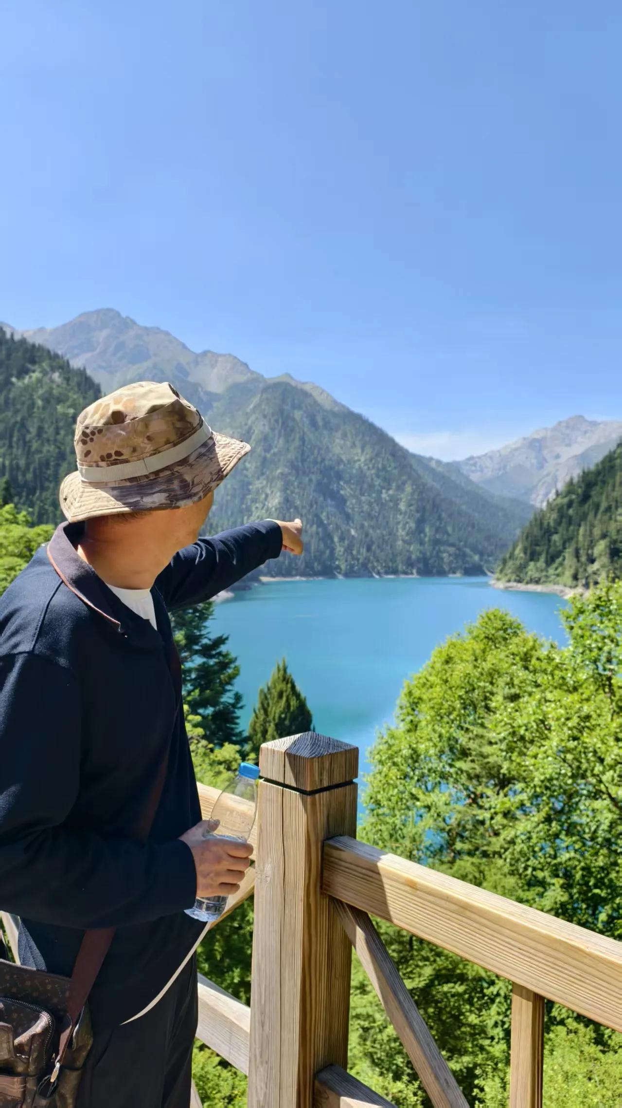 我欣慰地看到中国历朝历代的鞭刑在坡县光荣他延续着生命，中华文明之光闪耀坡县。