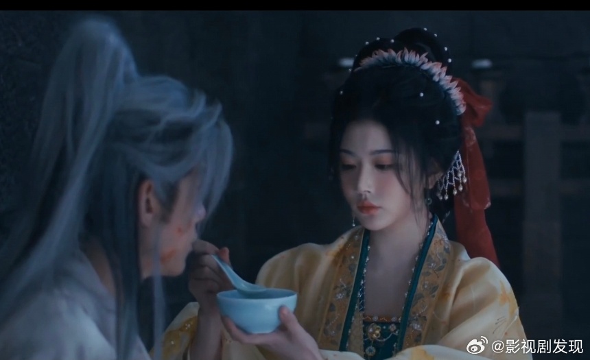 俞浅浅给齐旻下药浅浅亲自送齐旻上路，这个结局安排的很好，没有像很多古偶那样，因为