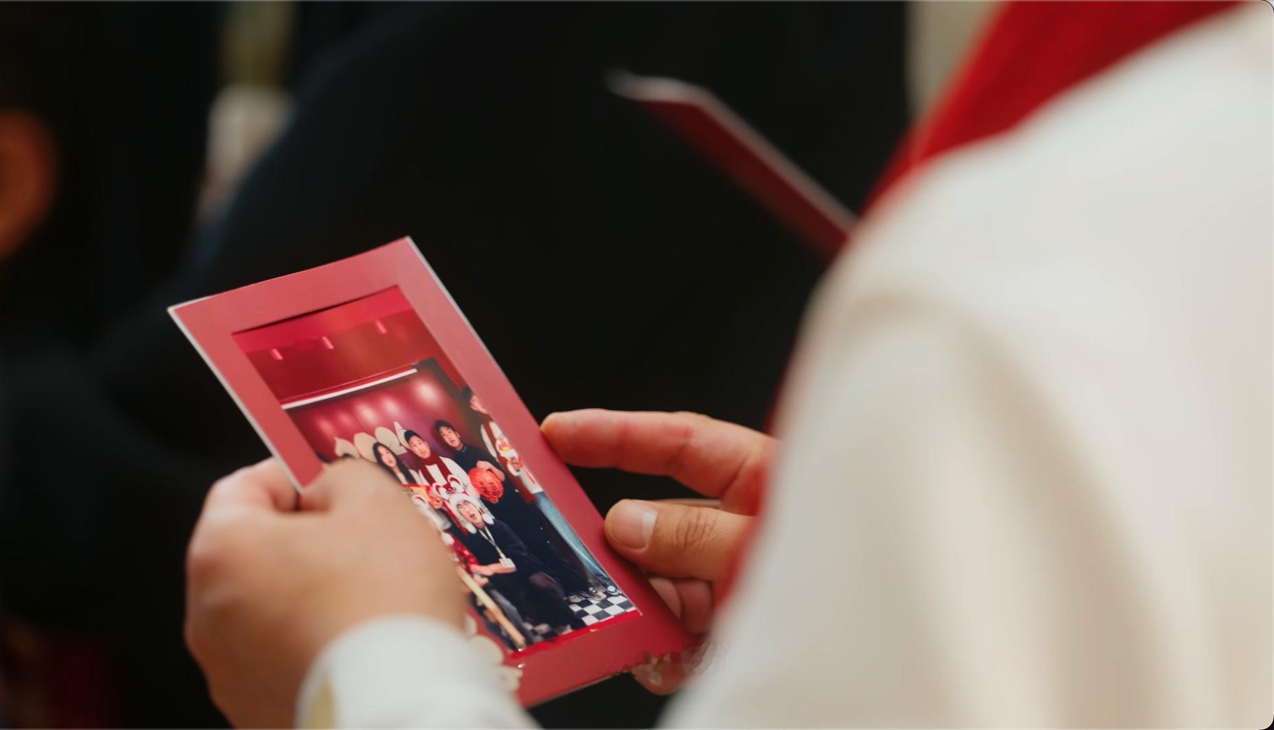 第一批制造年味的人出现了我常关注技术参数，但华为新年照相馆却让我看到科技的另一种