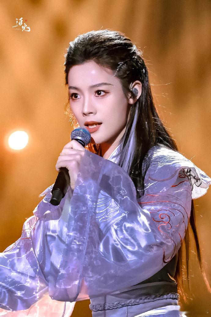 陈丽君唯美开唱霸王别姬 陈丽君赋予《霸王别姬》全新生命力！传统戏韵打底，创新演唱