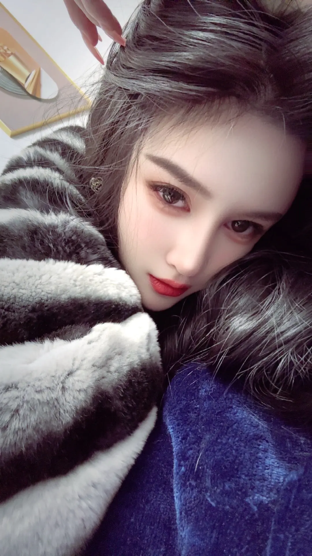  我又破碎又倔强又嘴硬心又软  如果有人会懂我的破碎我会哭的