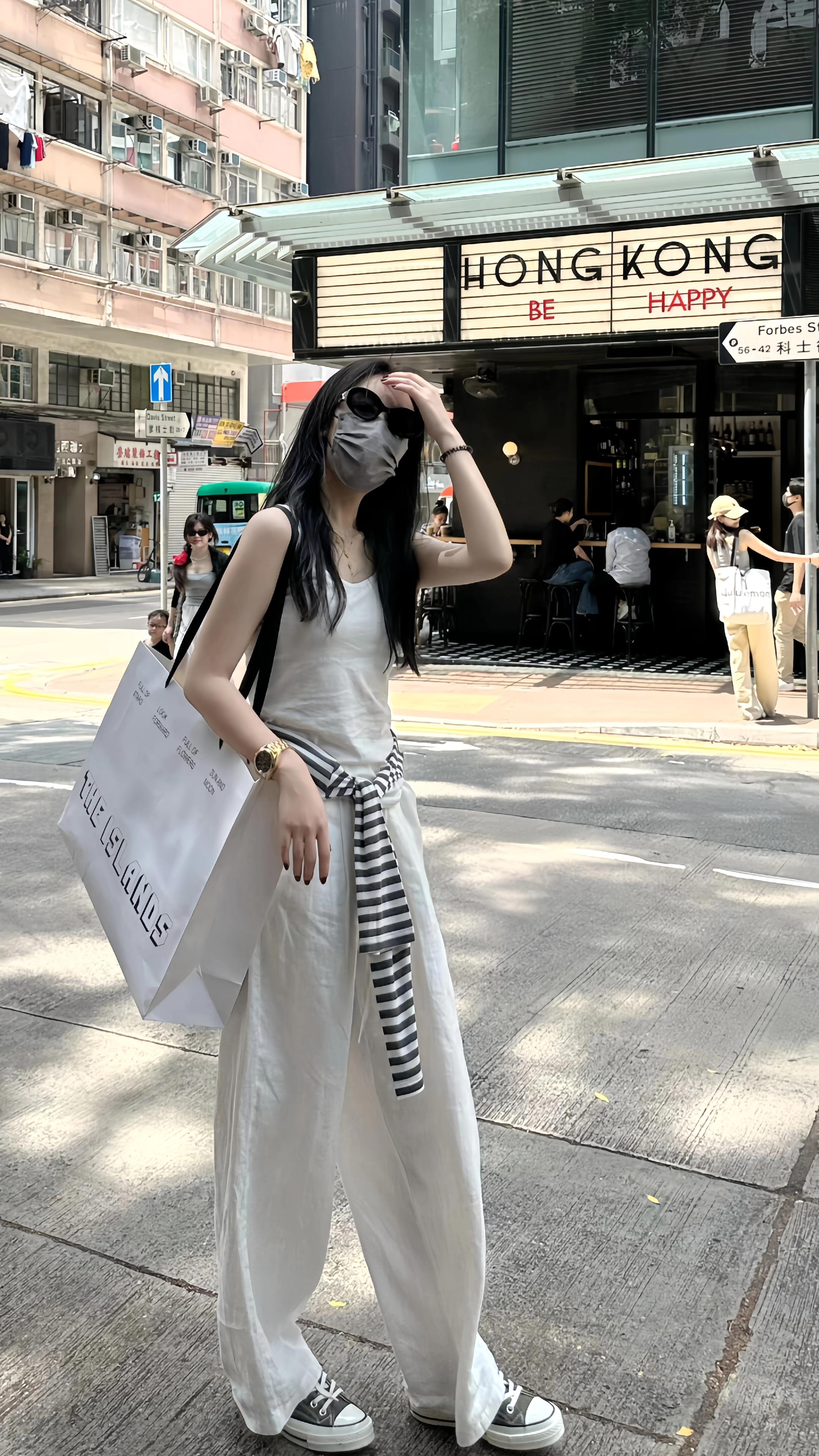 穿搭的尽头是极简风。基础款也能穿出贵气感