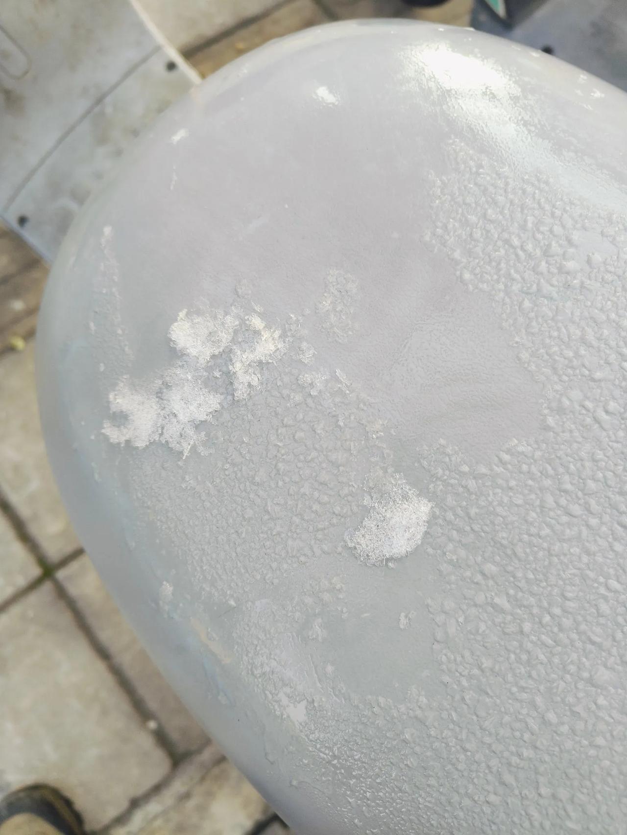 今天早上，成都室外都结冰了