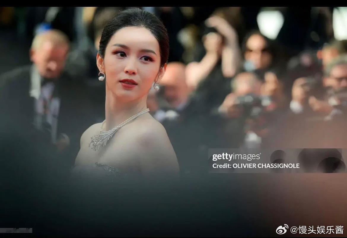 周也的脸真的挂不住肉的感觉… 