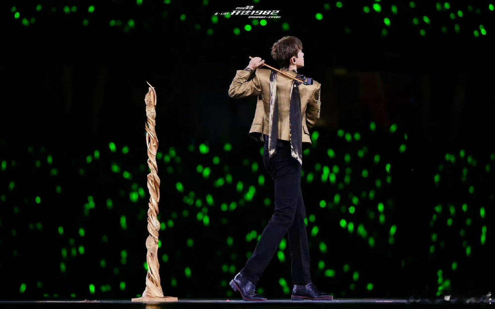 张杰最好的收尾十六场连唱画上句点，张杰在鸟巢书写华语乐坛传奇，温柔互动便是最好收